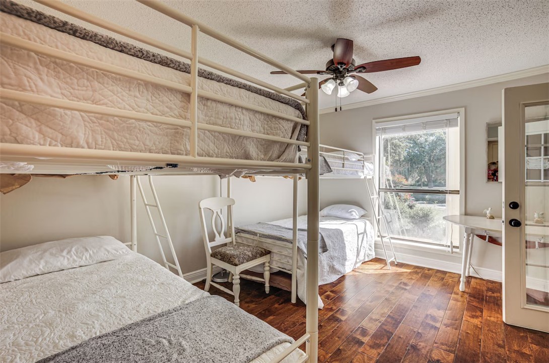 601 East Collard Street Property Photo 45