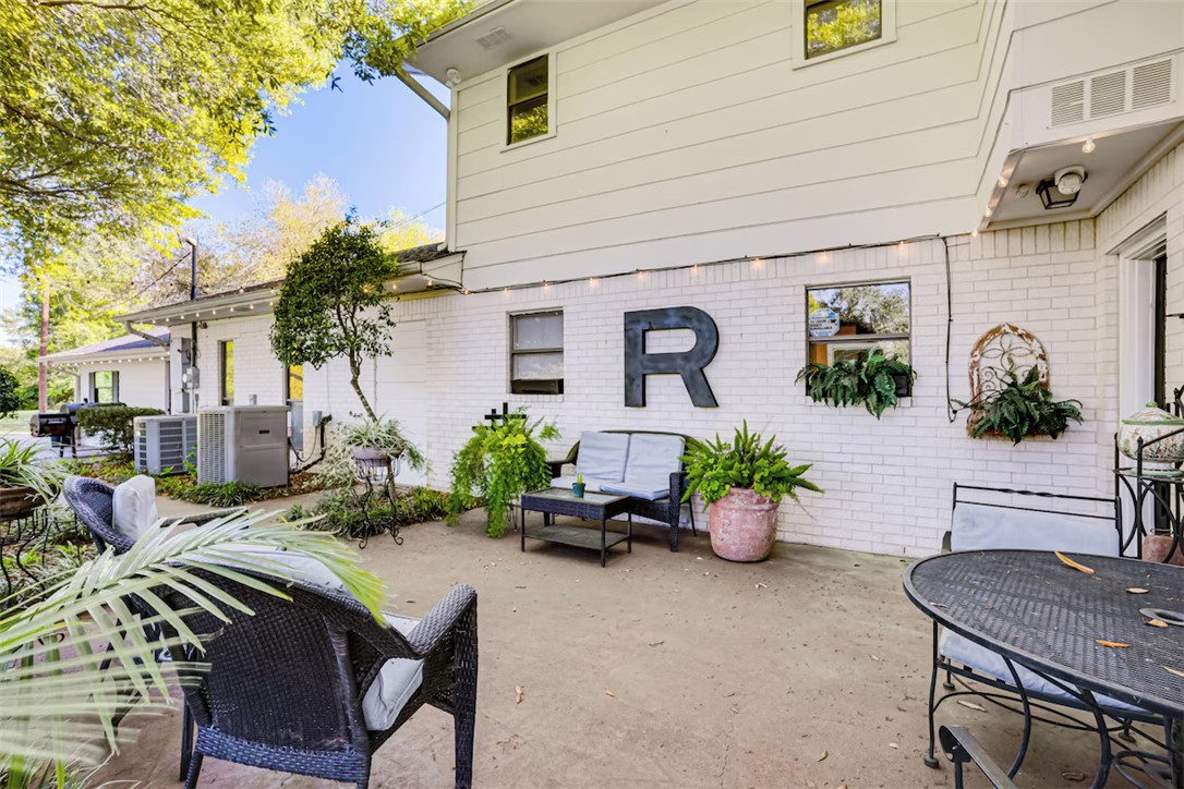 601 East Collard Street Property Photo 48