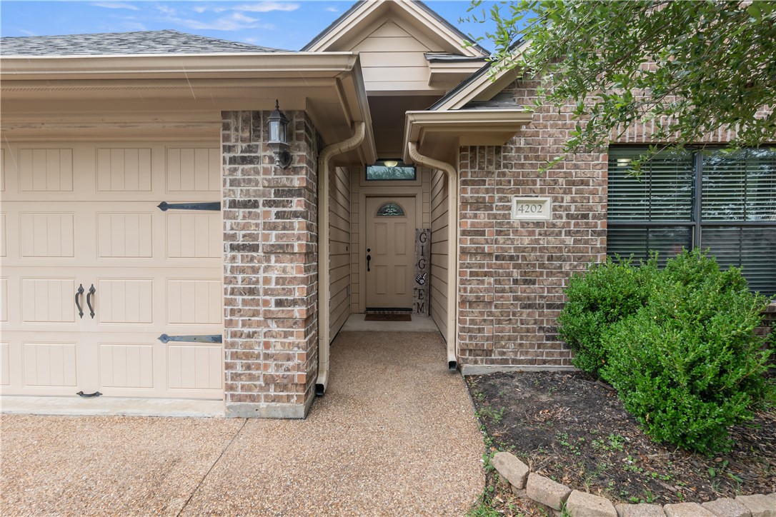 4202 Carnes Court S Property Photo 3