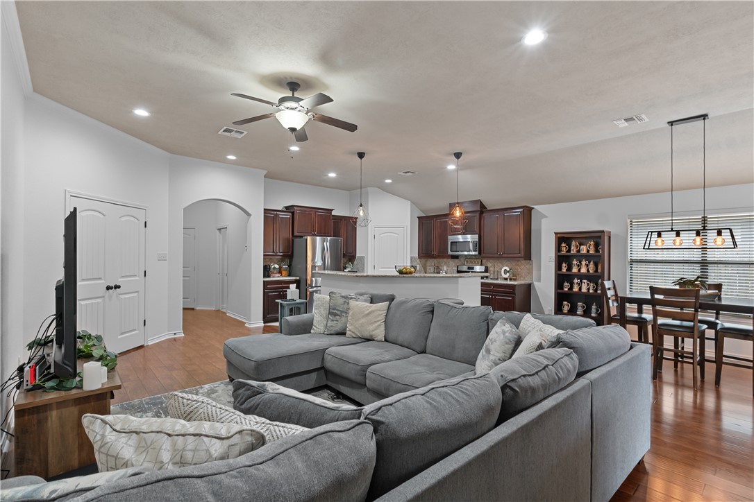 4202 Carnes Court S Property Photo 6