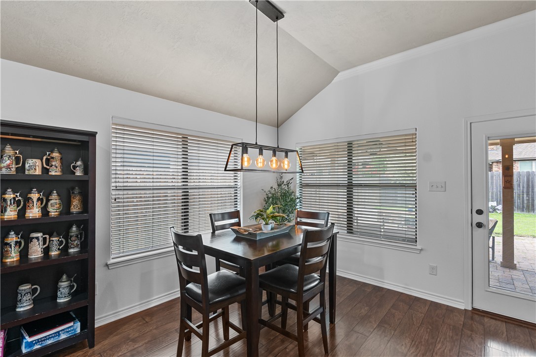 4202 Carnes Court S Property Photo 8