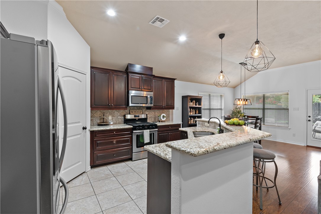 4202 Carnes Court S Property Photo 11