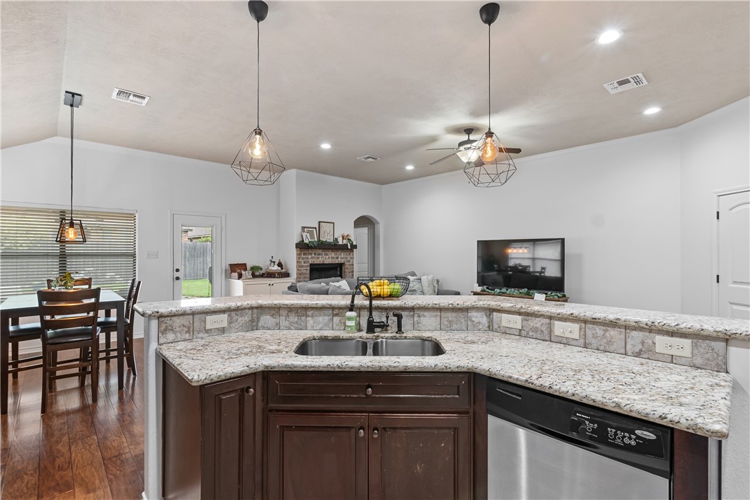 4202 Carnes Court S Property Photo 13