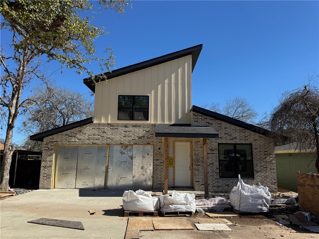807 South Coulter Drive Property Photo 1