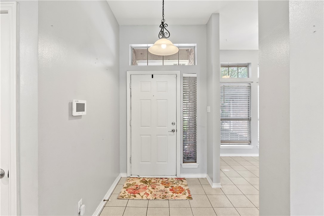 1717 Starling Drive Property Photo 4