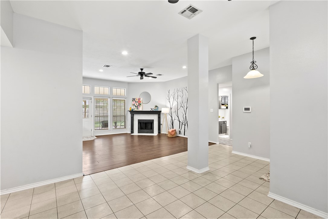 1717 Starling Drive Property Photo 6