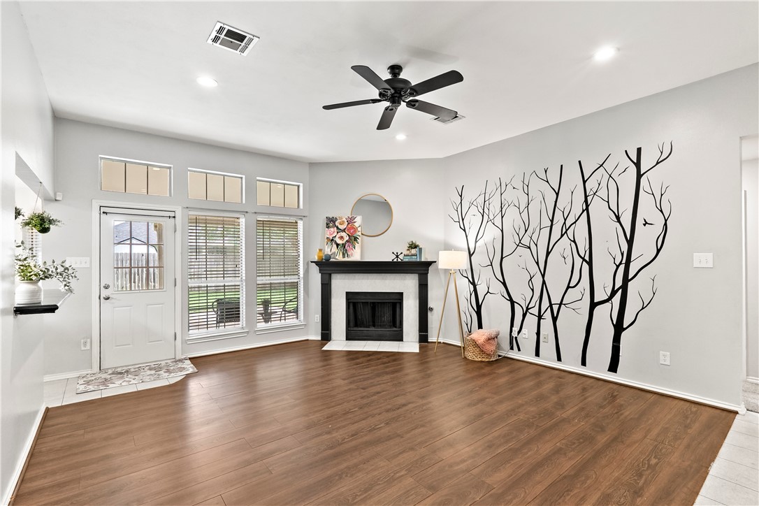 1717 Starling Drive Property Photo 7