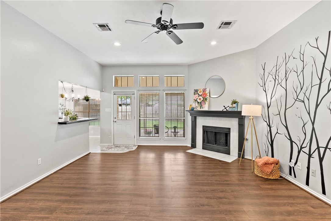 1717 Starling Drive Property Photo 8