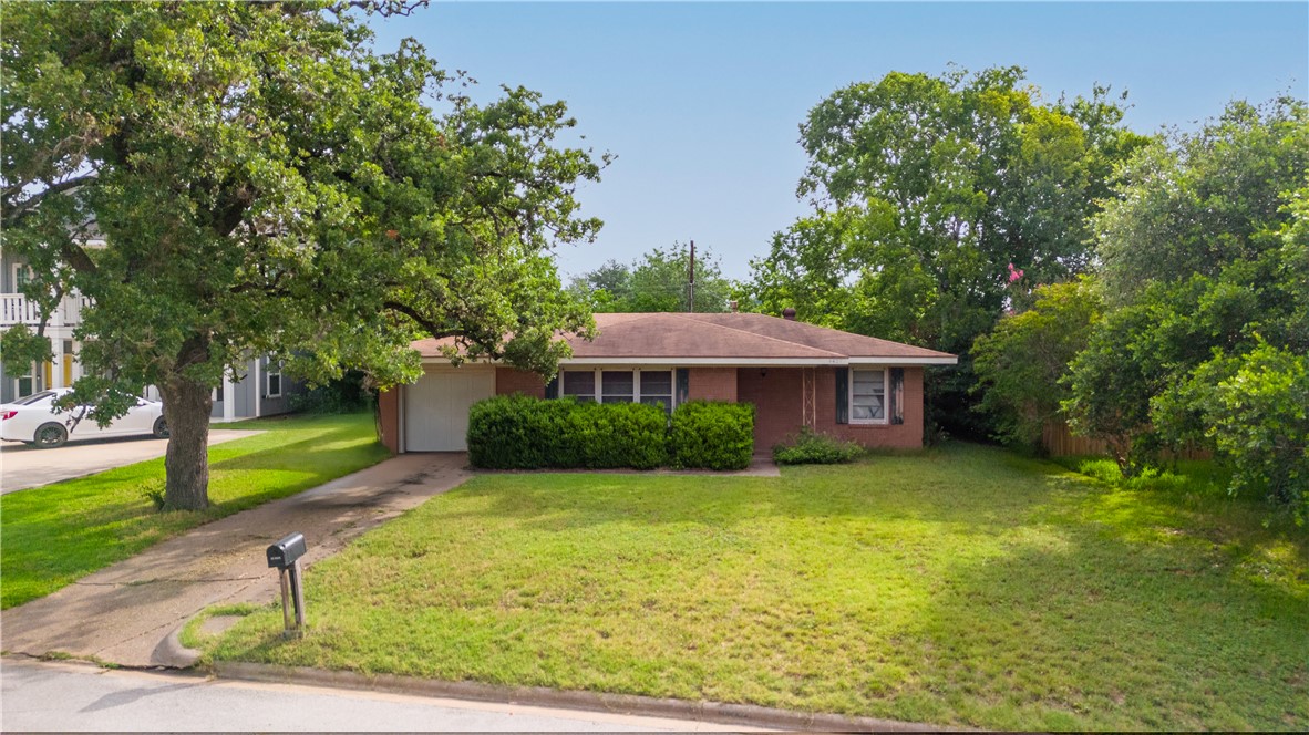 4401 Oaklawn Street Property Photo 1