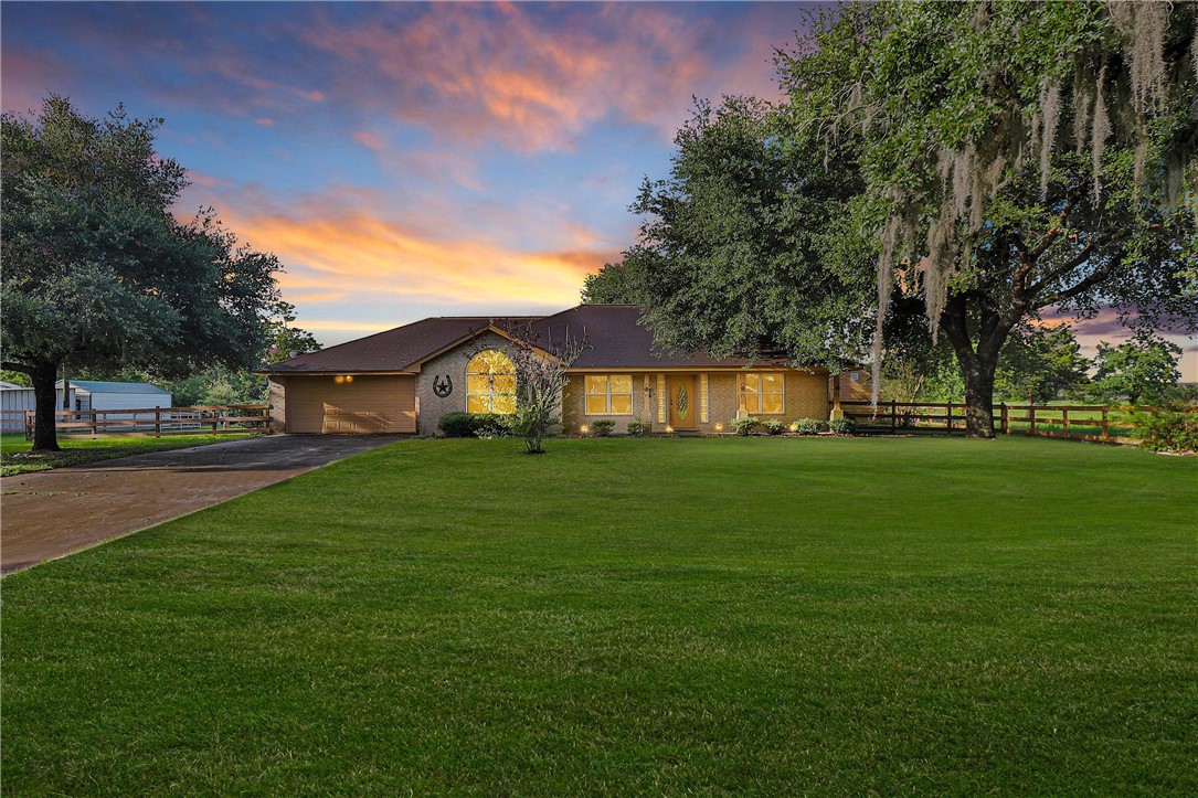 8424 County Road 202 Property Photo 1