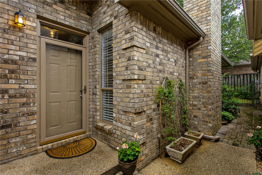 1302 Essex Green Property Photo 1