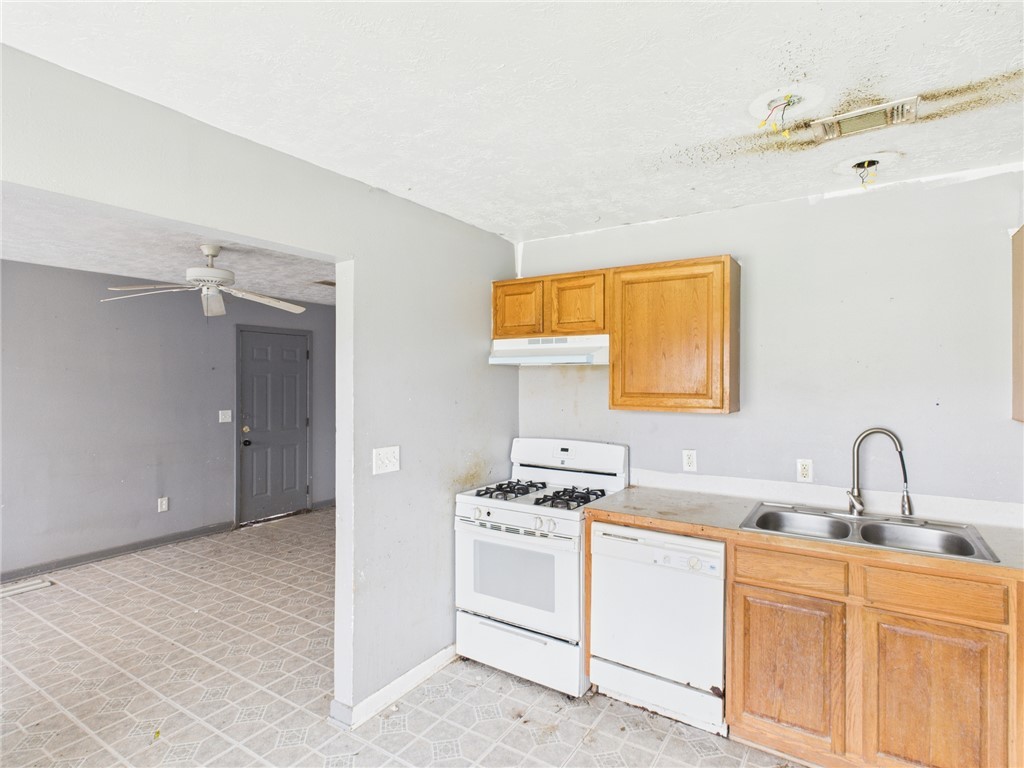 304 Mesa Drive Property Photo 2