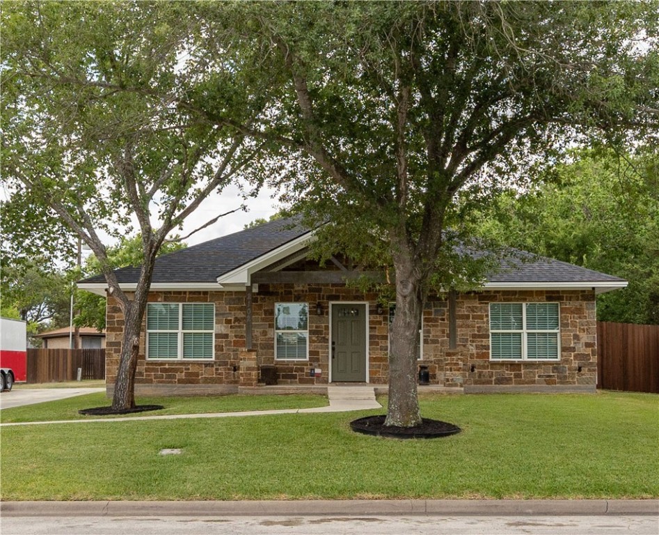 2102 Cary Circle