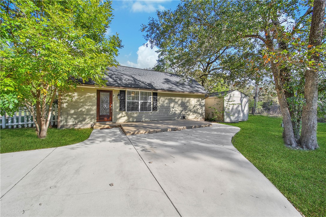 4072 Highway 105 Property Photo 1
