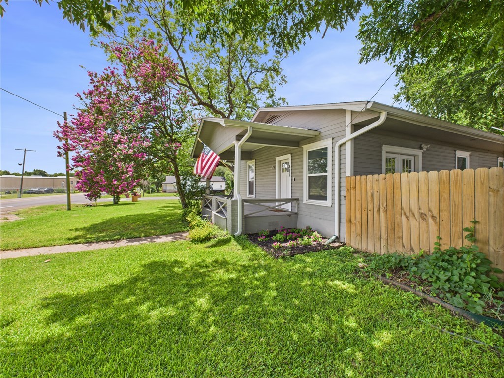 417 South Commerce Street Property Photo 1
