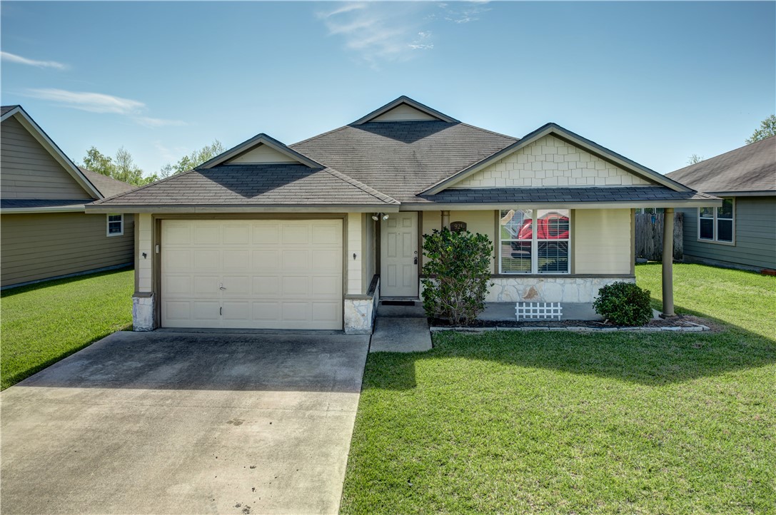 921 Crested Point Drive Property Photo 1