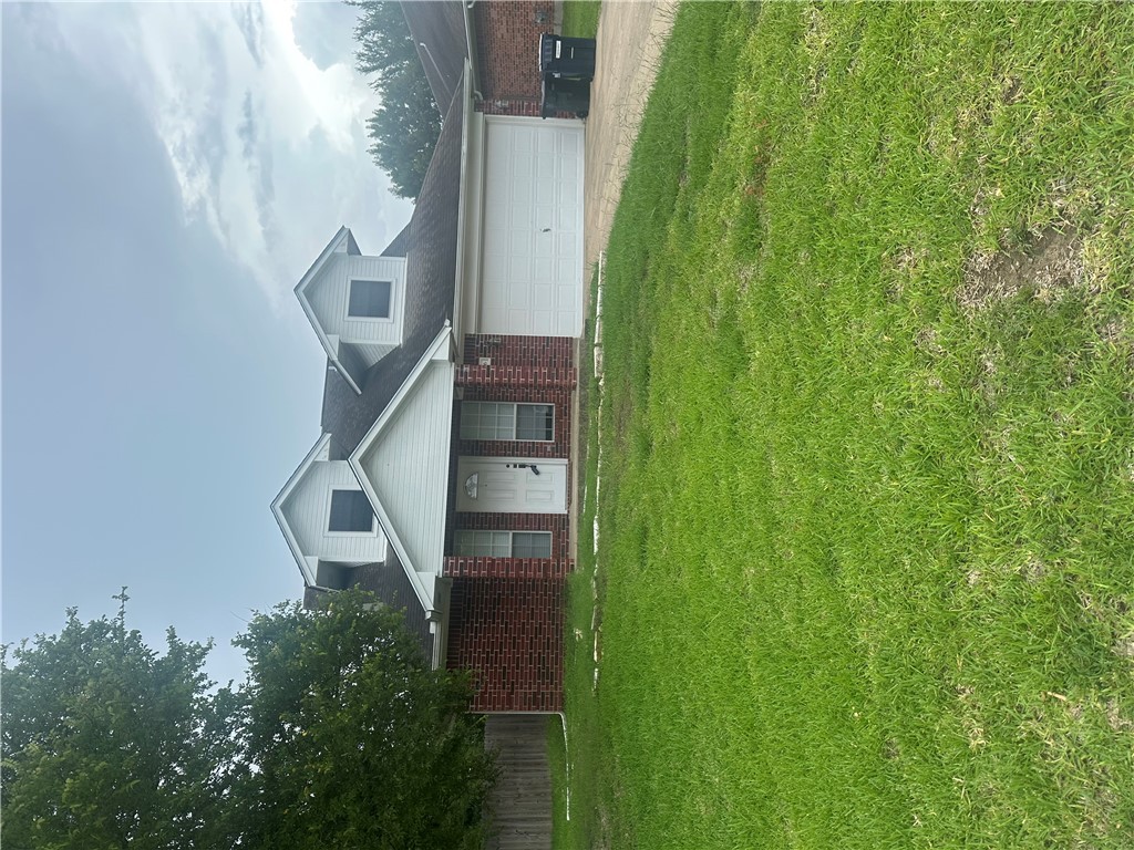 1216 Mullins Court Property Photo 1
