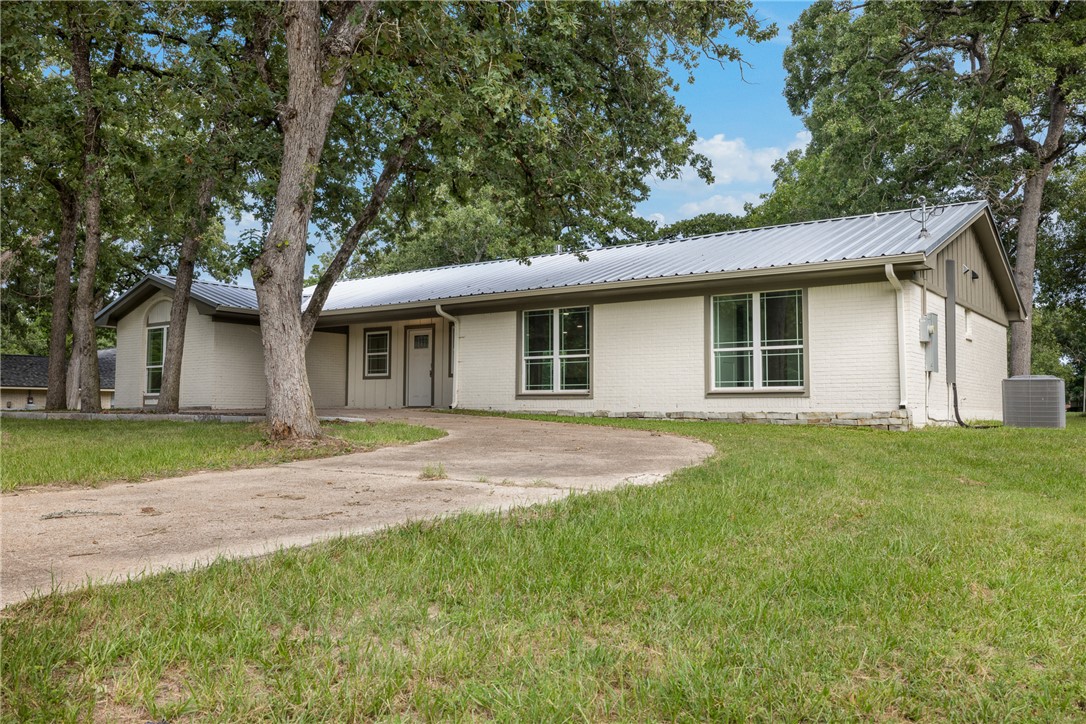 73 Fairway Dr Property Photo 3