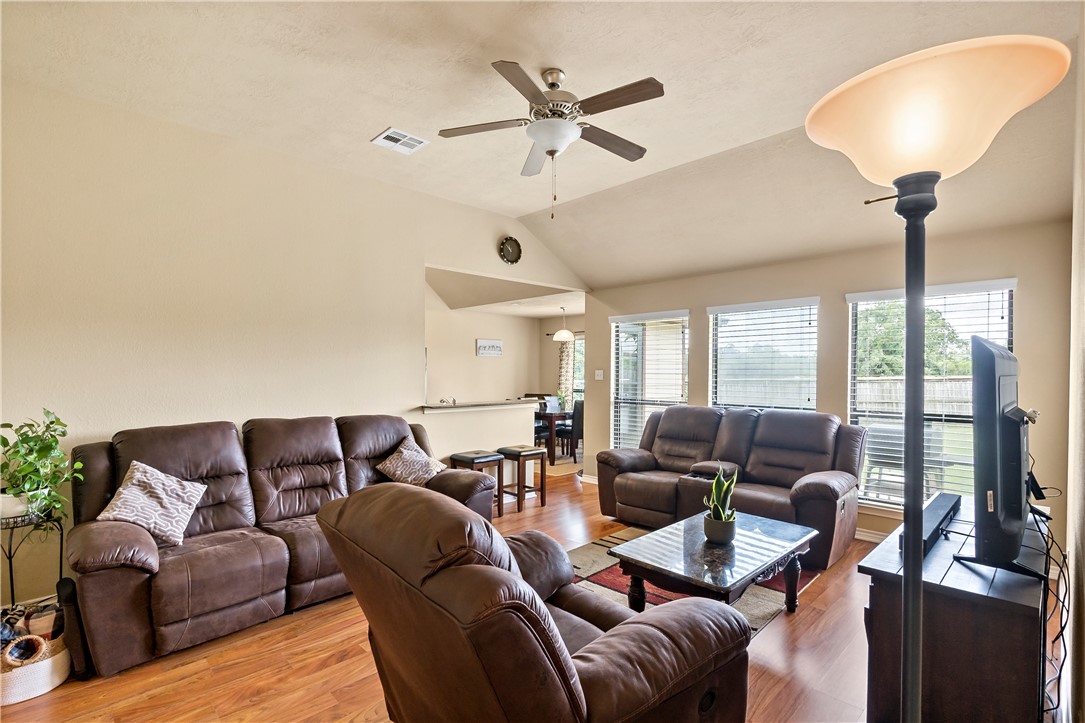 2730 Silver Oak Drive Property Photo 5
