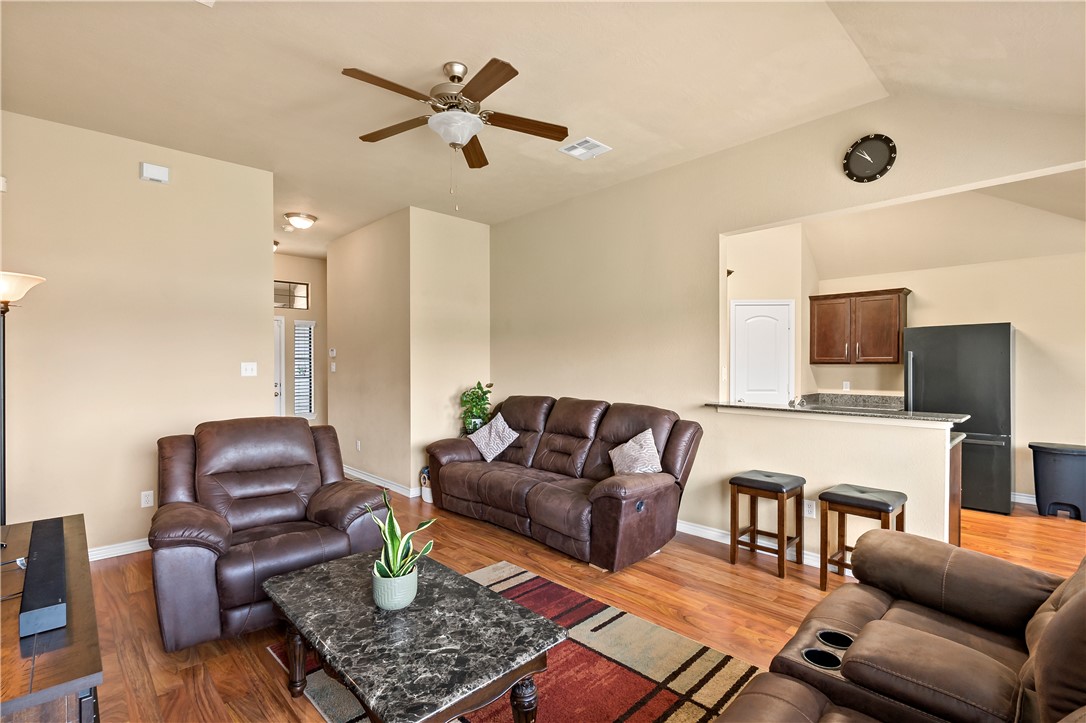 2730 Silver Oak Drive Property Photo 6