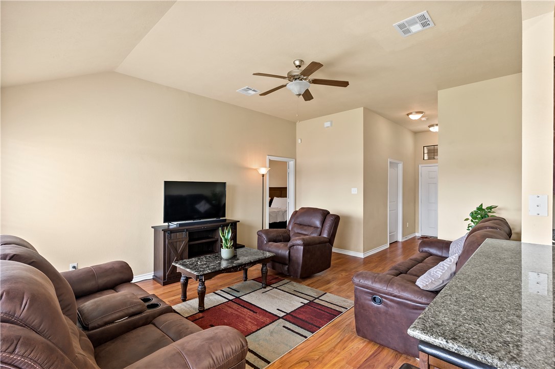 2730 Silver Oak Drive Property Photo 7