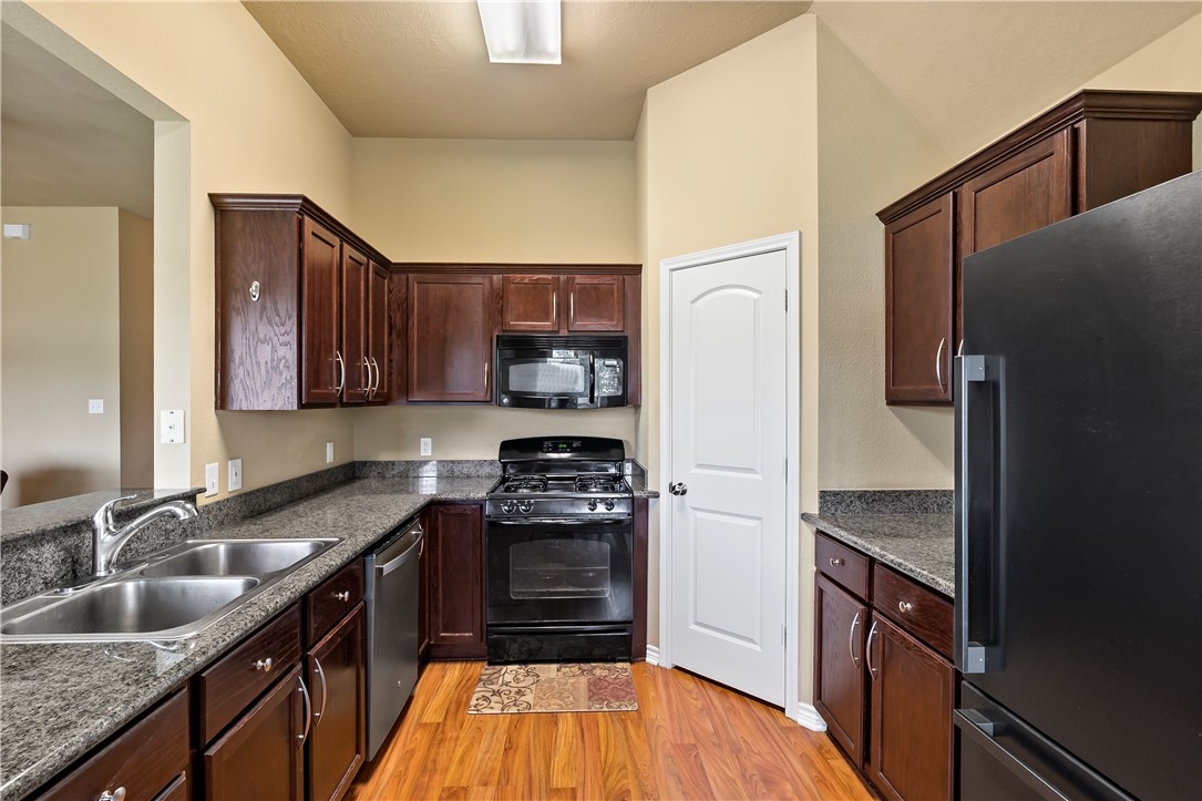 2730 Silver Oak Drive Property Photo 9
