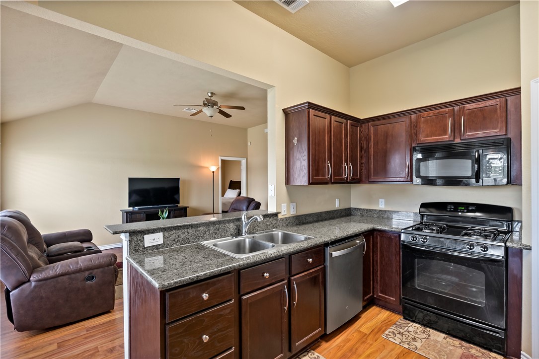 2730 Silver Oak Drive Property Photo 10