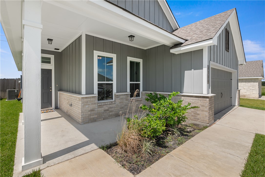 4746 Holm Oak Drive Property Photo 3