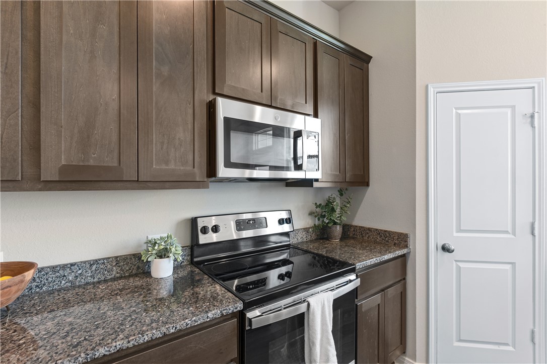 4746 Holm Oak Drive Property Photo 12