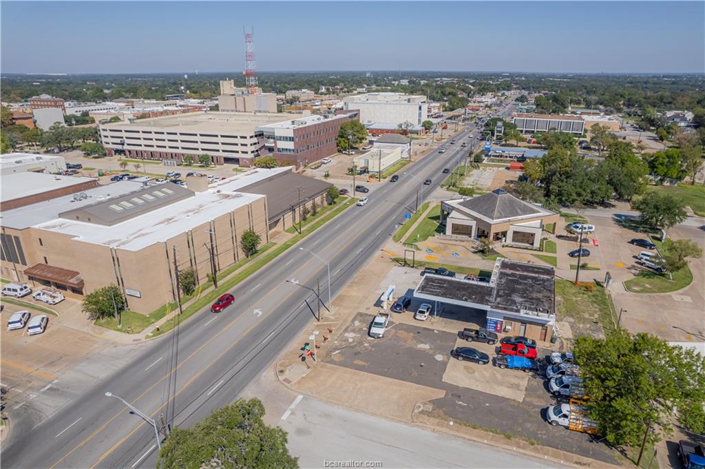 209 South Texas Avenue Property Photo 7