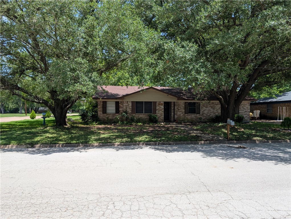 812 Victoria Street Property Photo 1