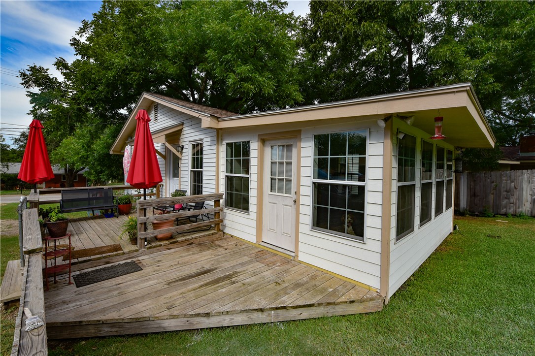 511 N Hill St Property Photo 1