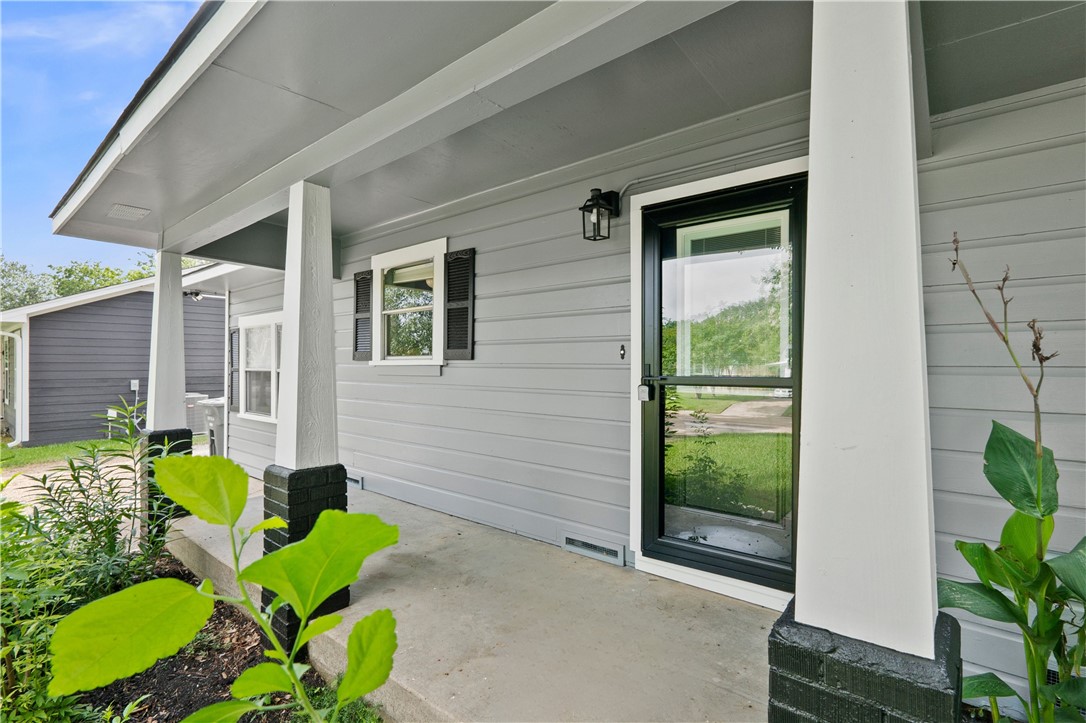 717 Enfield Street Property Photo 2