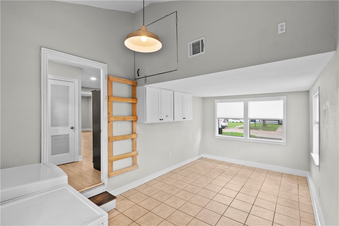 717 Enfield Street Property Photo 23