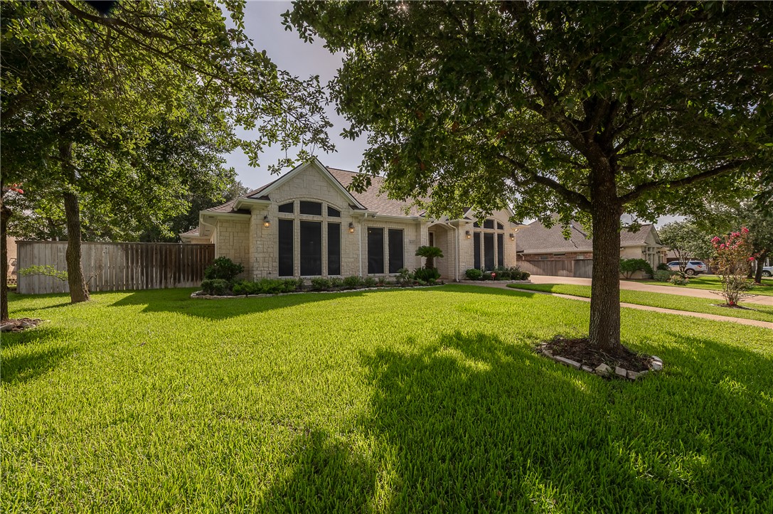 827 Pine Valley Drive Property Photo 2