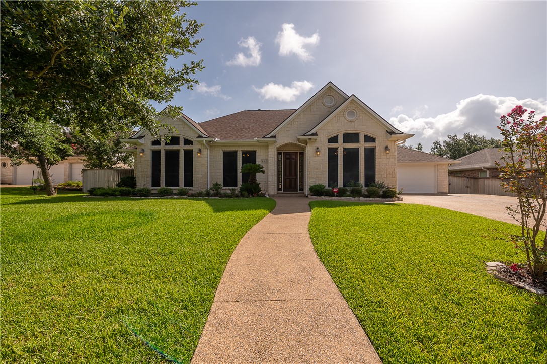 827 Pine Valley Drive Property Photo 3