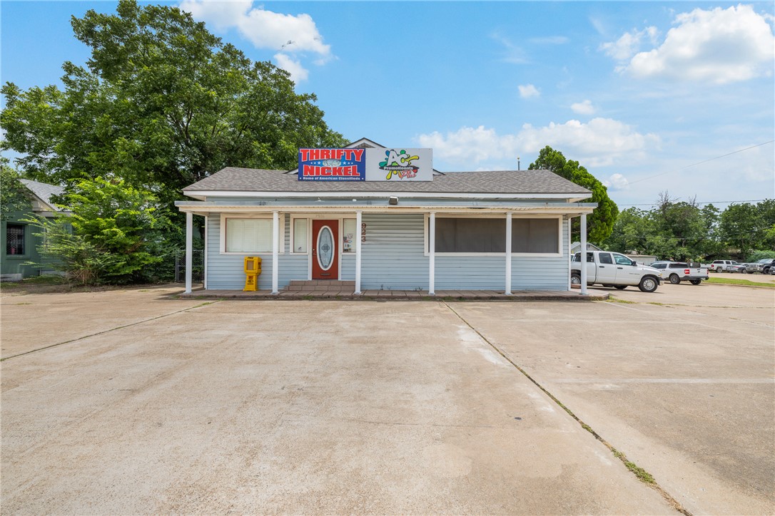 923 South Texas Avenue Property Photo 1