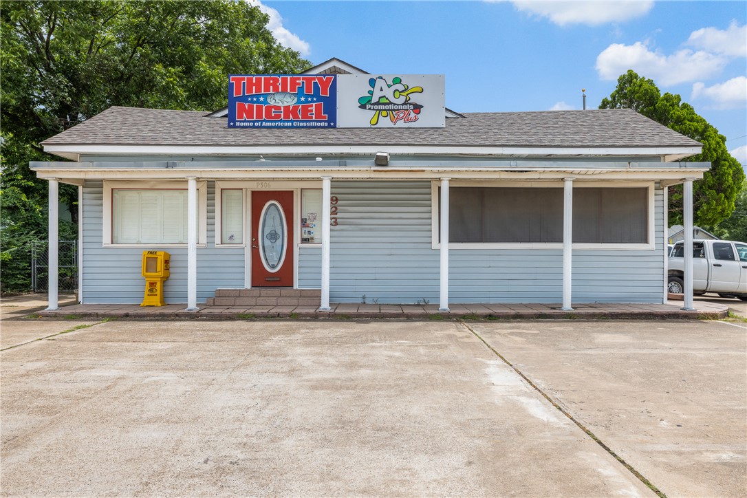 923 South Texas Avenue Property Photo 2