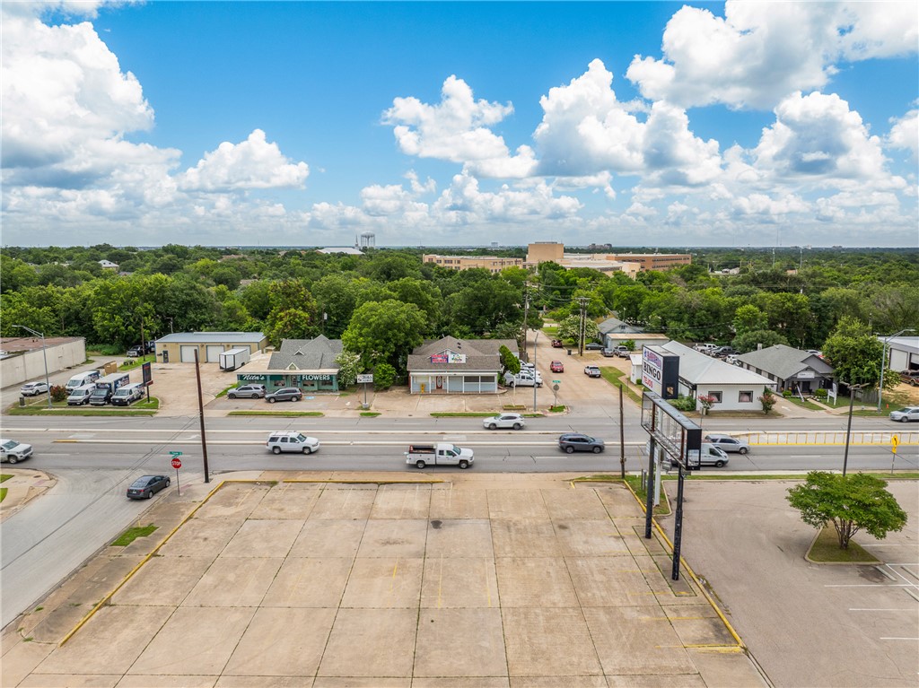 923 South Texas Avenue Property Photo 9