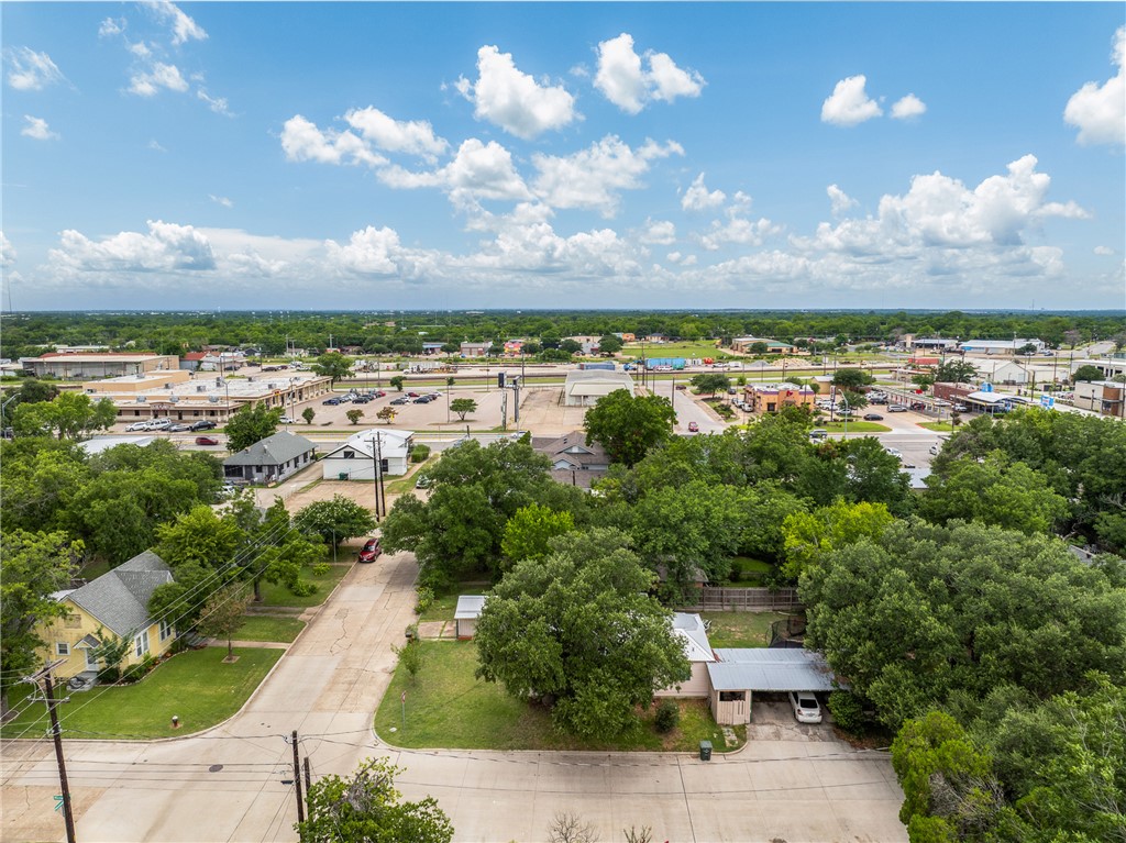 923 South Texas Avenue Property Photo 11