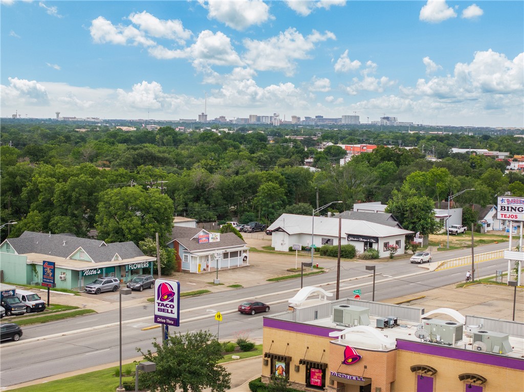 923 South Texas Avenue Property Photo 14