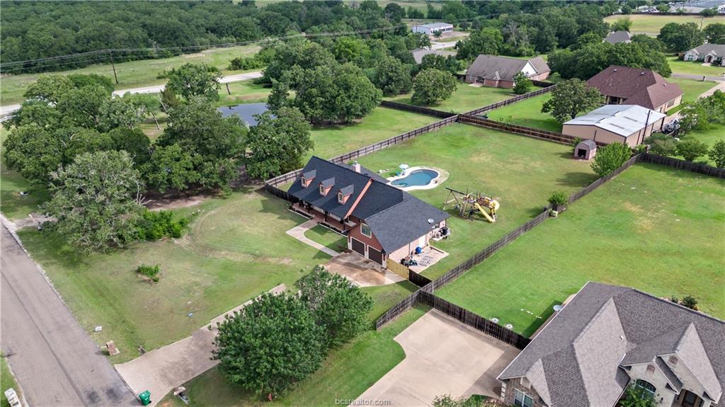 9913 Hunters Run Property Photo 2