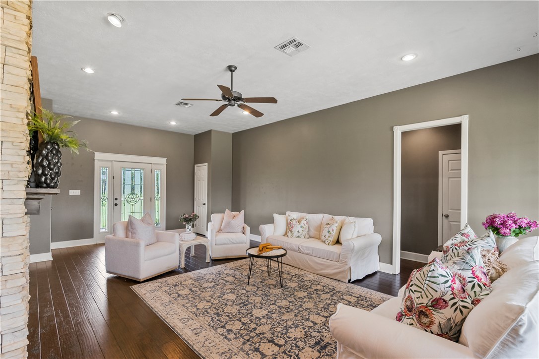 9913 Hunters Run Property Photo 7