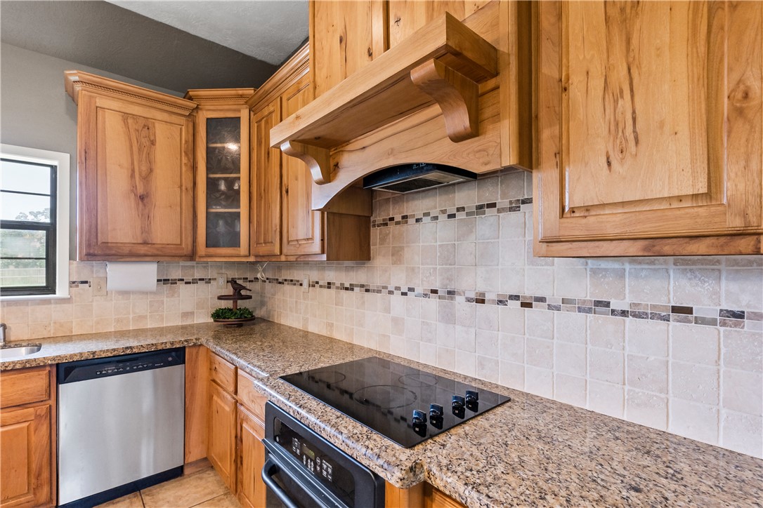 9913 Hunters Run Property Photo 14