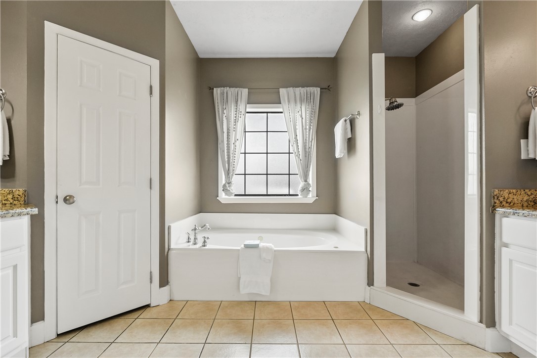 9913 Hunters Run Property Photo 17
