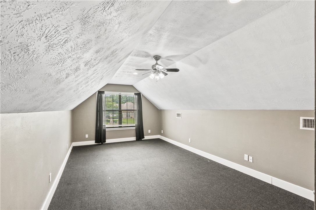 9913 Hunters Run Property Photo 25