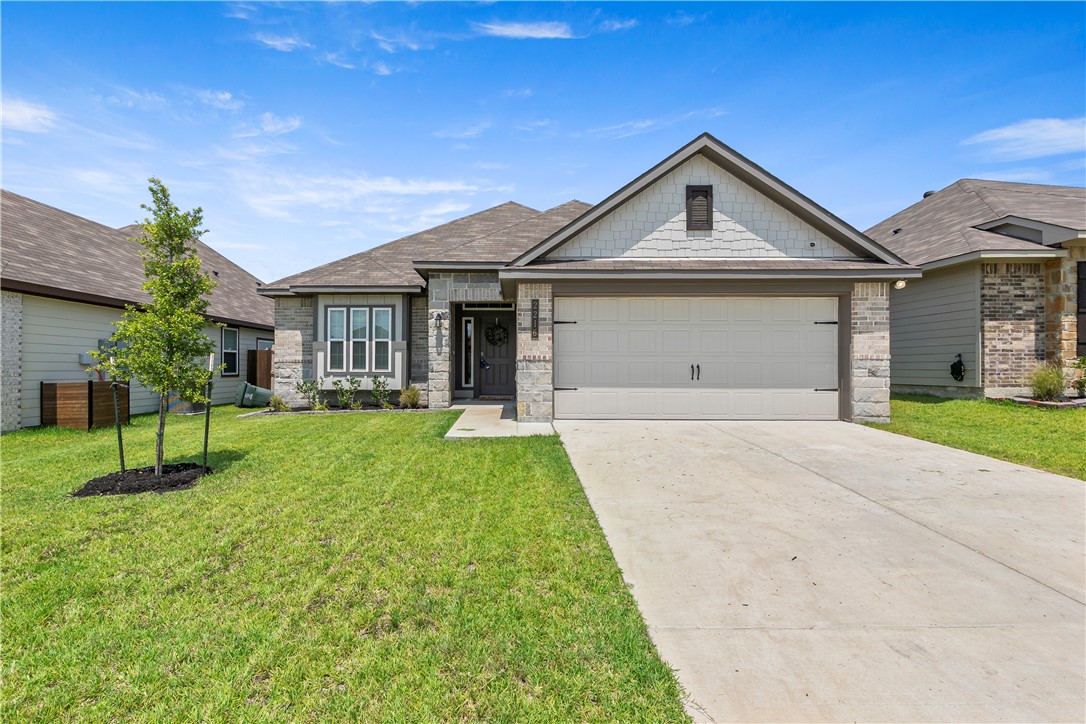 2216 Johnny Lyon Court Property Photo 1