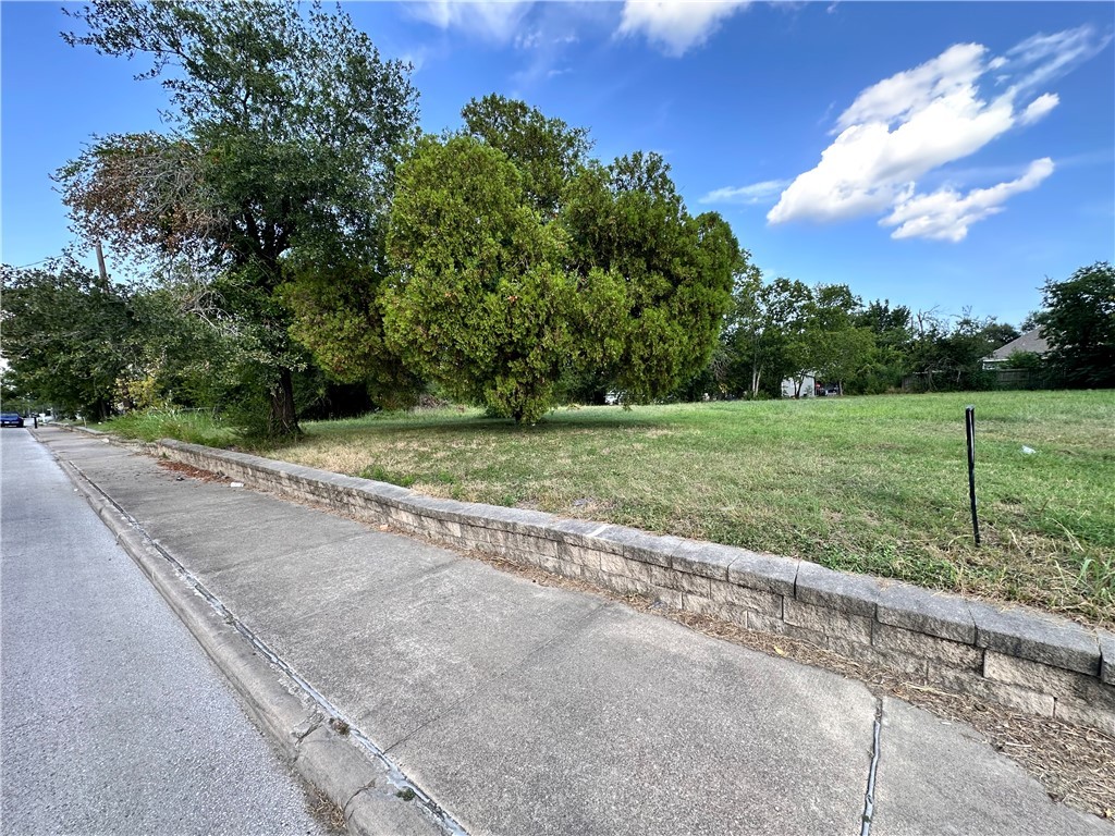 809 East Martin Luther King Jr Street Property Photo 1