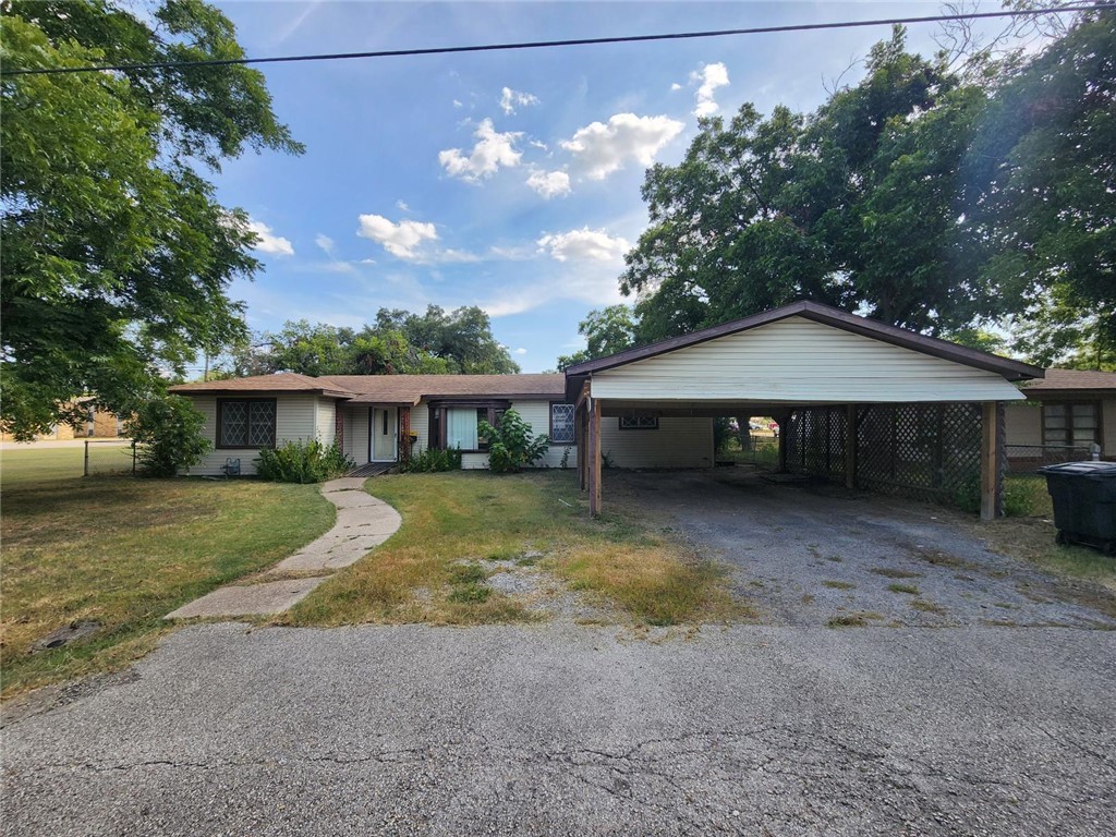 803 North Oneal Street Property Photo 1