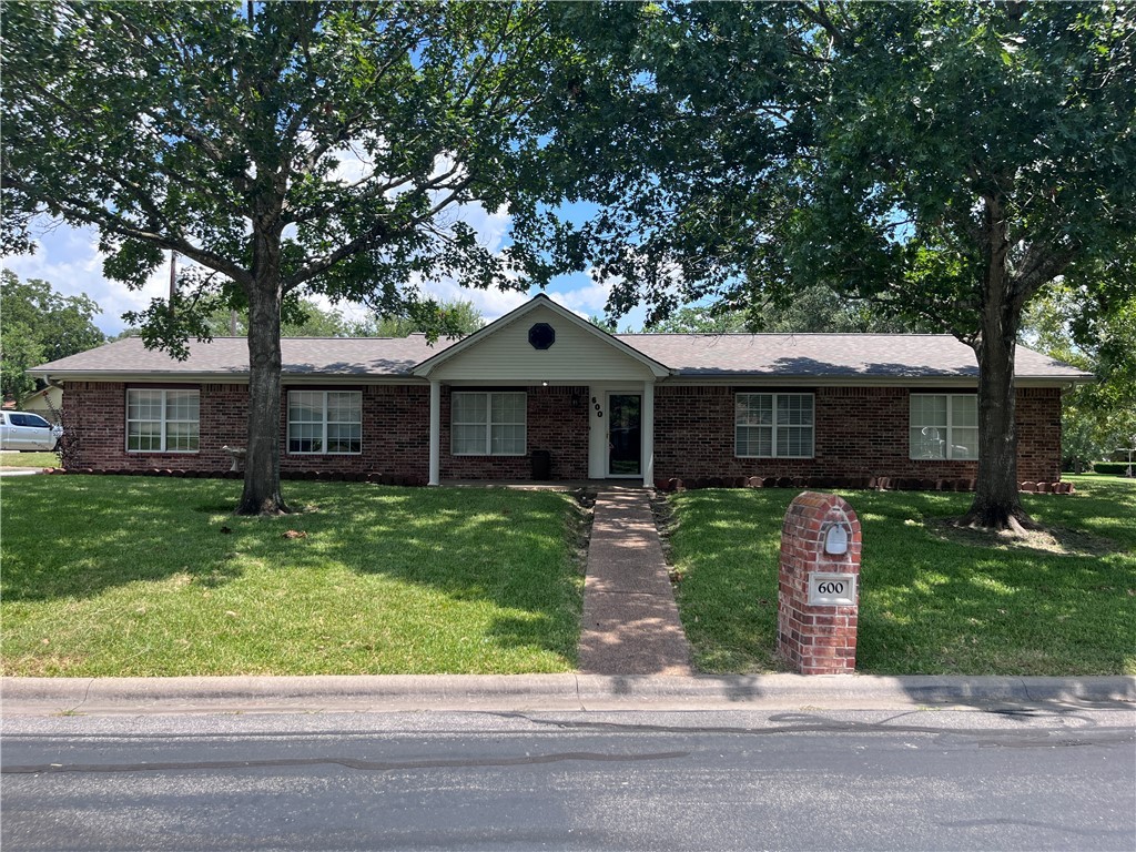 600 Robinhood Road Property Photo 1